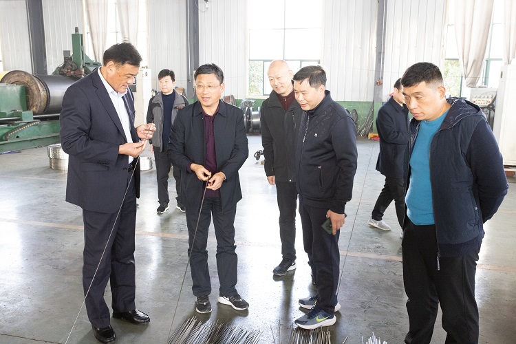 汤志校长走访屹翔滤材有限公司 (2).jpg